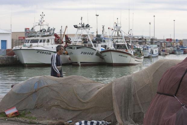 PUERTO BARBATE PESCA  AVIONES CAMIONES BARCOS